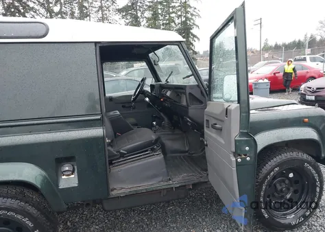 1998 Land Rover Defender z USA, uszkodzony, nr VIN SALLDVA68WA138598
